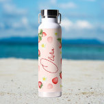 Bouteille D'eau Cadeaux de fraises nom personnalisé<br><div class="desc">Cadeaux thématiques fraises bouteille d'eau de nom personnalisé,  fleurs de fraises et baies avec un nom de personne sur elle peut être un cadeau pour une fille,  maman,  soeur,  cadeaux de demoiselle d'honneur,  faveurs de la fête de la mariée et toute personne pour toute occasion,  cadeaux pratiques,  cadeaux d'été.</div>