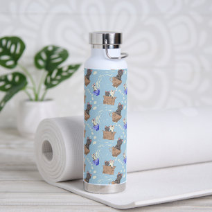Bouteille D'eau Chats en boîte et gouttes de lait sur bleu
