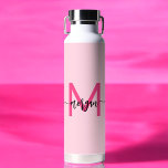 Bouteille D'eau Chaud rose moderne Script Girl Monogramme Nom<br><div class="desc">Restez hydratés dans le style avec notre Hot Pink Modern Script Girly Monogramme Nom Bouteille d'eau! Dotée d'un design rose chaud audacieux, cette bouteille d'eau est personnalisée avec votre nom dans un élégant script moderne pour une touche chic et personnalisée. Parfait pour l’école, les séances d’entraînement ou les déplacements, il...</div>