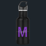Bouteille D'eau Chic Purple Driple Parties scintillant Nom du mono<br><div class="desc">Cette bouteille d'eau chic personnalisée présente une initiale monogramme en faux violet avec votre nom dans un élégant script blanc écrit à la main sur un arrière - plan de noir. Conçu pour vous par des Tee - shirts extrêmes !</div>