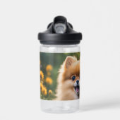 Bouteille D'eau Chiot de Poméranie jeune en champ de fleurs (Avant)