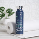 Bouteille D'eau Citation motivationnelle Nom de l'eau potable<br><div class="desc">Citation motivationnelle amusante sur l'importance de l'eau potable. Ce design cool est minimal mais affectif. Customisez le nom à l'aide du modèle fourni.</div>