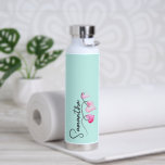 Bouteille D'eau Coeurs peints mignons Personnalisés<br><div class="desc">Cette bouteille isolée personnalisée présente un mignon motif de coeurs d'aquarelle dans les tons roses sur un arrière - plan turquoise léger. Idéal pour garder ces boissons d'été froides ou pour ajouter une sensation chaude à vos proches pendant les mois froids! Fait un grand cadeau de Valentines pour elle! Les...</div>