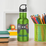 Bouteille D'eau Contrôleur de jeu vidéo vert amusant Personnalisé<br><div class="desc">Design personnalisé amusant avec un contrôleur de jeu vidéo parfait pour les garçons et les filles. Personnalisez-le avec votre nom, monogramme, tag gamer ou tout texte de votre choix. Produits correspondants disponibles dans notre magasin. Vous recherchez une couleur personnalisée ? Vous voulez ce design sur un autre produit? Envoyez-nous un...</div>