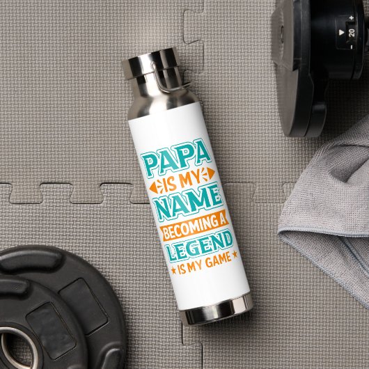Bouteille D'eau Cool Papa Dad art des mots (Salle de sport (pivotée))