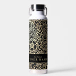 Bouteille D'eau Cool professionnel de luxe Gold Black Nom personna<br><div class="desc">Bouteille d'eau de luxe professionnel Cool Gold Black Custom Name avec décoration d'or baroque sur arrière - plan noir. Créez votre propre bouteille d'eau élégante et sophistiquée. luxe,  feuille d'or,  noir,  invitations,  typographie,  fête de Noël,  entreprise élégante,  noël d'or</div>