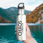 Bouteille D'eau Coordinateur du Chaos moderne<br><div class="desc">Restez élégamment hydraté avec notre bouteille d'eau en acier inoxydable Chaos Coordinator moderne. Un parfait souvenir pour le meilleur wedding planner ou l'incroyable servante d'honneur, ce design moderne et minimaliste en dit long sur l'élégant rose. Merci avec un cadeau aussi unique que leur dévouement, s'assurant qu'ils restent rafraîchis tout en...</div>