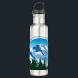 Bouteille D'eau Custom Ski Lodge Winter Resort Snowy Mountain<br><div class="desc">Bouteille d'eau customisée pour un chalet de ski ou une station dans les montagnes du Colorado ou un beau cabine dans la forêt. Ce design cool présente un joli dessin de montagnes enneigées en face de sapins verts. Grand marketing nature pour un hôtel ou location de vacances.</div>