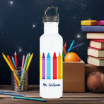 Bouteille D'eau Cute Crayon Enseignant élémentaire sur mesure<br><div class="desc">Mignonne bouteille d'eau à l'enseignant élémentaire. Un beau cadeau de la Semaine d'appréciation de l'enseignant ou de la fin de l'année pour un cours de jardin d'enfants à donner à leur enseignant de l'école primaire. Personnalisé avec votre propre message. Personnalisez avec votre nom ou texte sous l'arc-en-ciel mignon des crayons....</div>
