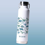 Bouteille D'eau Cute Dinosaur Personnalisé<br><div class="desc">Beaucoup de dinosaures bleus,  Tyrannosaurus rex,  Spinosaurus,  Stegosaurus,  Diplodocus et Tricératops. Parfait pour les paléontologues en herbe ! Supprimez ou modifiez le nom pour customiser.</div>