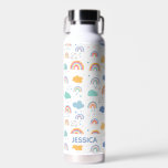 Bouteille D'eau Cute Modern Rainbows & Clouds Motif Personnalisé<br><div class="desc">Des arcs-en-ciel mignons et colorés et des nuages répètent le motif. Personnalisation facultative,  si vous voulez que le motif ne clique que sur personnaliser pour supprimer nom et boîte blanche.</div>