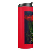 Bouteille d'eau des Tulipes rouges de printemps (Tourné sur la gauche)