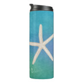 Bouteille d'eau d'étoiles de mer isolée (Tourné sur la droite)