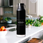Bouteille D'eau Élégant Monogramme d'argent noir Nom personnalisé<br><div class="desc">Customisez le texte, et créez facilement votre bouteille d'eau personnalisée. Cliquez sur MODIFIER LA CONCEPTION pour modifier la couleur du texte ou la couleur arrière - plan. Vous pouvez TRANSFÉRER ce DESIGN à d'autres produits Zazzle et l'ajuster à la plupart des articles Zazzle. Les conceptions Studio standard sont faites dans...</div>