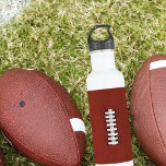 Bouteille D'eau En Acier Inoxydable Thème de football Monogramme Nombre Sport Bouteill<br><div class="desc">Inspiré par le grand jeu et le football en peau de porc, voici un cadeau original pour les papas qui ont un plan de jeu pour boire plus d'eau. Ajoutez son initial et son numéro (peut-être son âge - ou peut-être le nombre de son joueur préféré) Convient à tous les...</div>
