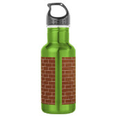 Bouteille d'eau en mur de briques (Dos)