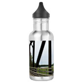 Bouteille D'eau Entre les barres de la rouille (Gauche)