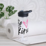 Bouteille D'eau Être gentil<br><div class="desc">Sois gentil,  mignonne citation de typographie,  bouteille d'eau.</div>
