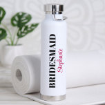 Bouteille D'eau Fête de mariée minimaliste de script Mariage moder<br><div class="desc">Merci à votre fête de mariée avec ces Bouteilles d'eau personnalisées pratiques pour la fête de la nuptiale! Idéal pour faire un week-end en bachelorette ! Le titre peut être modifié à n'importe quel texte, y compris Jr Bridesmaid, Maid of Honor, Matron of Honor et Flower Girl. Différentes options de...</div>