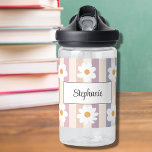 Bouteille D'eau Fille de marguerite florale personnalisée<br><div class="desc">Cette mignonne bouteille d'eau présente des marguerites blanches sur un arrière - plan rayé aux couleurs pastel. Facilement personnalisable avec votre nom. Idéal pour retourner à l'école ou comme cadeau.</div>