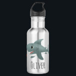 Bouteille D'eau Garçons adorable Blue Ocean Shark Kids School<br><div class="desc">Ce dessin mignon et moderne de bouteille d'eau pour enfants présente un dessin de requin bleu avec du poisson orange. La bouteille peut être personnalisée avec votre nom de garçon. L'ajout parfait sur le thème de l'océan à vos fournitures scolaires pour enfants!</div>