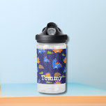 Bouteille D'eau Garçons Bleu Bleu Orange Star Dinosaur<br><div class="desc">Garçons mignon bouteille d'eau en dinosaure bleu orangé avec un design unique coloré et ludique du thème dinosaure et peut être personnalisé avec votre nom de garçon est excellent retour à l'école fournitures pour ajouter un peu d'excitation pour les enfants préscolaire ou jardin d'enfants vie quotidienne.</div>