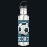 Bouteille D'eau Garçons Moderne Bleu Sportif Soccer Enfants<br><div class="desc">Cette bouteille d'eau en acier mignon et moderne présente une illustration de ballon de football avec un arrière - plan bleu et de l'espace pour ajouter votre nom et numéro de maillot (ou âge !). Parfait pour les amateurs de sport ou un athlète en herbe. Idéal pour les enfants ou...</div>