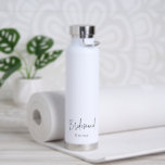 Bouteille D'eau Heather Elegant noir blanc minimaliste Mariage mod<br><div class="desc">Bouteille d'eau mariage moderne en noir et blanc avec un design simple et minimaliste avec "bridesmaid" dans un script élégant avec son nom. Un cadeau mignon et féminin pour vos demoiselles d'honneur.</div>