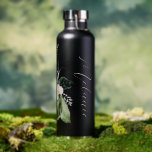Bouteille D'eau Île tropicale Verdure Floral<br><div class="desc">Elégant aménagement floral et verdoyant de l'île tropicale,  bouteille d'eau personnalisée. Fonctionnalités,  ligne de texte modèle pour le nom ou la phrase courte.</div>