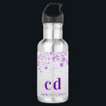 Bouteille D'eau Initiales monogrammes de parties scintillant viole<br><div class="desc">Un arrière - plan faux argenté avec de la poussière de parties scintillant violette. Texte de couleur violette. Personnalisez et ajoutez vos initiales monographiques et votre nom.</div>