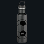 Bouteille D'eau Initiales personnalisées Football Noir Blanc<br><div class="desc">Initiales monogrammes personnalisées sur toutes les bouteilles d'eau de joueur de football noir sur noir et blanc avec une simple empreinte monogramme moderne et minimale de balle de football nom personnalisé. Grand cadeau pour un joueur de football masculin, ados et enfants qui aime les conceptions modernes et minimes sur des...</div>