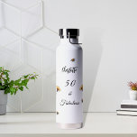 Bouteille D'eau Jaune violet fleur sauvage 50 fabuleux anniversair<br><div class="desc">Décoré d'abeilles et de fleurs sauvages peints en violet. Personnalisez et ajoutez un nom et un âge. Texte noir.</div>