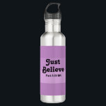 Bouteille D'eau La Foi Chrétienne Juste Croire La Bible Verse Viol<br><div class="desc">Cette mignonne bouteille d'eau présente des rayures violettes ainsi qu'un verset biblique de l'Évangile de Marc.</div>