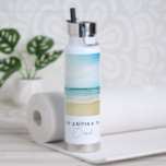 Bouteille D'eau La Vie Est Meilleure À La Plage Photo<br><div class="desc">La bouteille d'eau contient la photo préférée de la plage,  la ligne "la vie est meilleure à la plage" customisez avec votre photo de plage ou gardez cette photo de plage. Fait un grand cadeau pour les anniversaires,  les retraites et plus encore.</div>