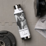 Bouteille D'eau La Vie Est Meilleure Avec Pet Photo Personnalisée<br><div class="desc">Bouteille d'eau avec photo préférée de votre animal de compagnie,  étiquette "la vie est meilleure avec... " personnalisée avec votre nom d'animal de compagnie. Fait un grand cadeau pour les anniversaires,  les retraites et plus encore.</div>