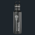 Bouteille D'eau Lacrosse Nom personnalisé Gris<br><div class="desc">Personnalisé tout noir et gris nom personnalisé flacon d'eau de crosse avec un simple fmonogramme de bâton de crosse et nom ou texte personnalisé dans une police de monogramme sport rétro. Grand cadeau pour les hommes, les femmes ou les jeunes joueurs de crosse avec un look sportif classique élégant et...</div>