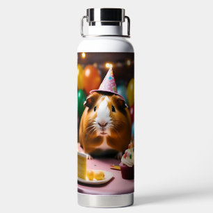 Bouteille D'eau Le Cochon De Guinée Fête Avec Du Gâteau Et Du Boul