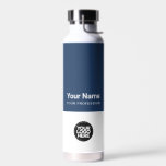 Bouteille D'eau Logo, nom, profession<br><div class="desc">Personnalisez facilement cette bouteille d'eau personnalisée Nom de l'employé avec le logo de l'entreprise. Un design d'entreprise simple en bleu marine et blanc entièrement personnalisable en tailles avant et arrière, sans-serif polices de base et moderne et un look professionnel et clair. N'importe quelle couleur, n'importe quelle police. Pas de commande...</div>