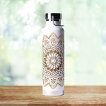 Bouteille D'eau Mandala Gold dessiné à la main<br><div class="desc">Bouteille de voyage thermique Gold Mandala ; illustration originale de Becky Nimoy</div>