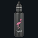 Bouteille D'eau Mariage des domestiques d'Flamant rose rose person<br><div class="desc">Personnalisez cette bouteille d'eau noire mat avec mon illustration de flamant rose. Offrez-le en cadeau ou gardez-le pour vous-même,  apportez-le lors de votre voyage tropical. Un grand souvenir pour les demoiselles d'honneur,  les invités pour vos mariages de destination.</div>