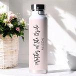 Bouteille D'eau Mère de la mariée Mariage rose pâle<br><div class="desc">Mère de la bouteille d'eau Mariage de la mariée en rose et noir. Bon pour les Mariages,  la fête nuptiale,  la fête de baccalauréat Dîner de répétition. Découvrez d'autres produits avec ce design dans la collection ci-dessous.</div>