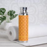 Bouteille D'eau Mi-siècle Mod Géométrique Rétro Moderne Orange Sun<br><div class="desc">Ce motif mi-mod rétro au soleil orange fait une déclaration amusante et colorée. Coordonner les éléments disponibles.</div>
