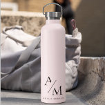 Bouteille D'eau Minimal Pastel rose initial et personnalisé<br><div class="desc">Restez hydraté avec style grâce à cette bouteille d'eau initiale et personnalisée minimale rose pastel. Dotée d'un design épuré et minimaliste, cette bouteille d'eau est parfaite pour ceux qui apprécient l'élégance et la fonctionnalité. L'arrière - plan rose pastel doux apporte une touche de sophistication, tandis que l'initiale ou le nom...</div>