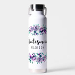Bouteille D'eau Monnaie et Mariage de couronnes florales pourpres<br><div class="desc">Mint & Purple Floral Wreath Aquarelle Mariage personnalisé Bridesmaid Mason Jar Mug avec joli rose et des fleurs et amusant moderne police de brosse. Consultez ma boutique pour voir l'ensemble de la suite mariage pour ce design !</div>