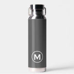 Bouteille D'eau Monogramme blanc gris minimal moderne<br><div class="desc">Ce design moderne de bouteille d'eau dispose d'un arrière - plan gris,  avec votre initiale de monogramme en texte blanc gras pour un look simple et élégant,  mais professionnel.</div>