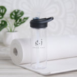 Bouteille D'eau Monogramme classique élégant minimal<br><div class="desc">Une bouteille d'eau avec un simple monogramme moderne épuré et minimaliste avec des initiales de typographie de serif coque bas. Une marque de ponctuation (point) divise la première et la dernière initiale comme un élément de conception simple qui définit ce style de typographie comme moderne et propre. Votre nom dans...</div>
