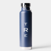 Bouteille D'eau Monogramme en gras sur bleu (Gauche)