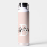 Bouteille D'eau Monogramme et nom personnalisé moderne Pastel Pink<br><div class="desc">Voici notre Monogramme Personnalisé Moderne et la Bouteille d'eau rose Pastel, un accessoire élégant et pratique pour rester hydraté en déplacement. Cette bouteille d'eau présente un design moderne en rose pastel doux, personnalisée avec votre monogramme et nom pour une touche personnalisée. Parfait pour les exercices de gym, les activités de...</div>