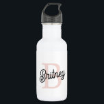 Bouteille D'eau Monogramme et nom personnalisé moderne Pastel Pink<br><div class="desc">Voici notre Monogramme Personnalisé Moderne et la Bouteille d'eau rose Pastel, un accessoire élégant et pratique pour rester hydraté en déplacement. Cette bouteille d'eau présente un design moderne en rose pastel doux, personnalisée avec votre monogramme et nom pour une touche personnalisée. Parfait pour les exercices de gym, les activités de...</div>
