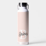 Bouteille D'eau Monogramme et nom personnalisé moderne Pastel Pink<br><div class="desc">Voici notre Monogramme Personnalisé Moderne et la Bouteille d'eau rose Pastel, un accessoire élégant et pratique pour rester hydraté en déplacement. Cette bouteille d'eau présente un design moderne en rose pastel doux, personnalisée avec votre monogramme et nom pour une touche personnalisée. Parfait pour les exercices de gym, les activités de...</div>